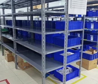 KỆ SẮT V LỖ 01