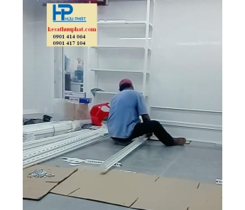 KỆ SẮT V LỖ MÀU TRẮNG 33