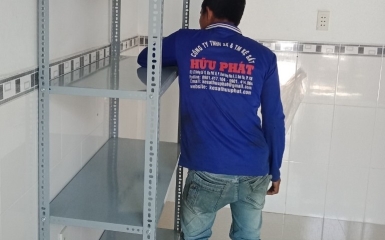                              CÓ NÊN MUA KỆ SẮT V LỖ ĐỂ CHỨA HÀNG HAY KHÔNG ??                        