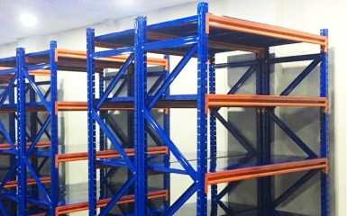                              Hướng dẫn chọn mua kệ để hàng bằng sắt phù hợp                        
