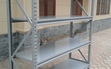                              Kệ V lỗ có dễ bị cong vênh khi để hàng nặng không?                        