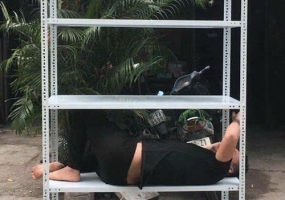 Đơn vị bán kệ sắt V lỗ 5 tầng đẹp, dễ lắp đặt tại nhà