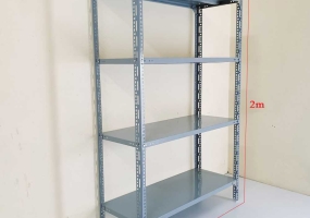 Kệ sắt V lỗ 4 tầng có chịu được trọng tải nặng không?