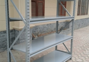 Kệ V lỗ có dễ bị cong vênh khi để hàng nặng không?